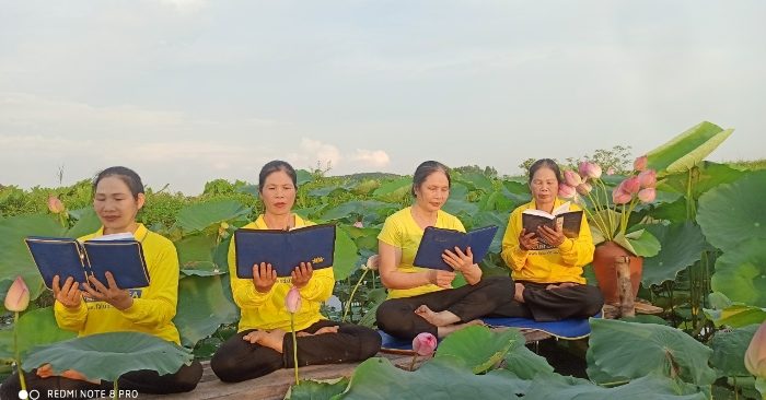 4 chị em gái trong một nhà cùng tu luyện Phật Pháp