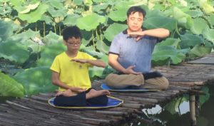 Đứng trước lựa chọn: Kiếm tiền bằng mọi giá hay làm người tốt?