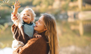 Các bà mẹ thời hiện đại bị thiếu kinh nghiệm quý báu từ thế hệ đi trước