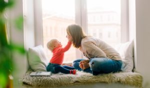 Điện thoại đang cản trở các bậc cha mẹ dạy con?