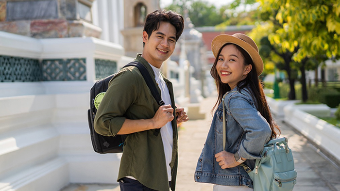 Khoảng cách tuổi tác giữa các cặp đôi thường là bao nhiêu?