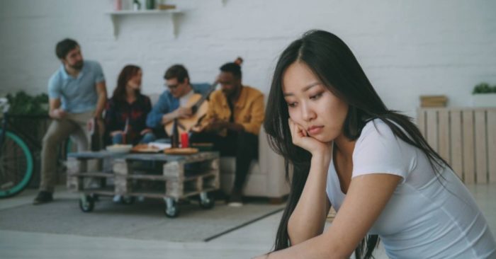 Vì sao đôi khi bạn vẫn thấy cô đơn ngay cả khi ở bên người thân?