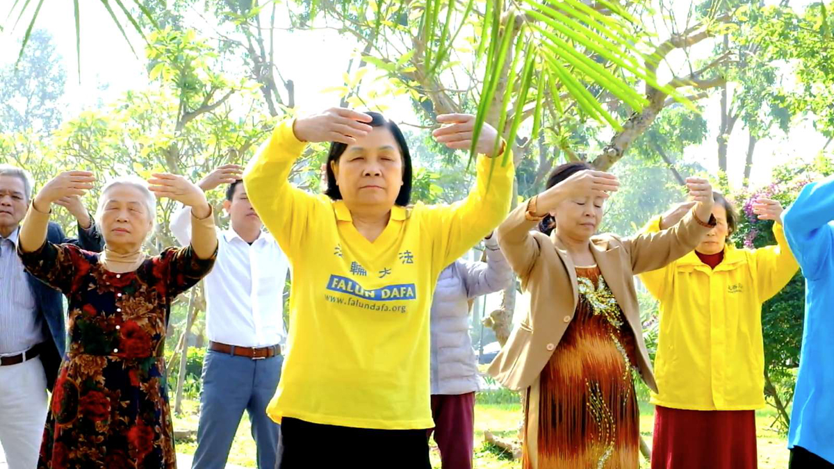 Bệnh đau đầu kinh niên đã khỏi sau 2 tháng tu luyện Đại Pháp