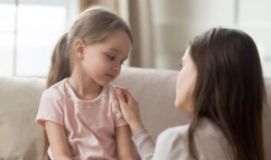 Khi con đã biết nhận lỗi, người mẹ có EQ cao sẽ làm 3 điều này