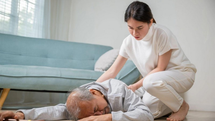 Đột quỵ và ngừng tim: Cách phân biệt và cấp cứu kịp thời