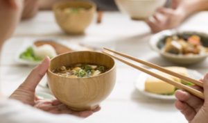 10 điều kiêng kỵ khi dùng đũa