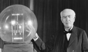 Thomas Alva Edison (11 tháng 2 năm 1847 – 18 tháng 10 năm 1931) là một nhà phát minh và thương nhân đã phát triển rất nhiều thiết bị có ảnh hưởng lớn tới cuộc sống trong thế kỷ 20