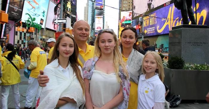 ‘Thật tuyệt khi tu luyện cùng bạn đời của mình’ – trải lòng của người đàn ông Thụy Điển