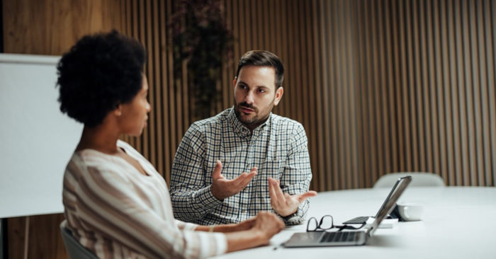 Nên đối đãi thế nào với những lời góp ý của người khác?