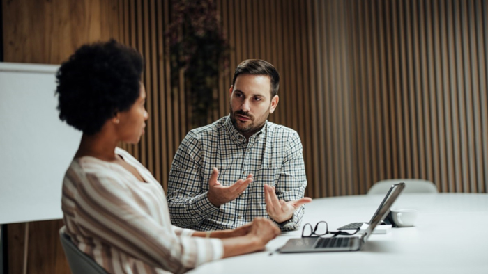 Nên đối đãi thế nào với những lời góp ý của người khác?