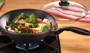 Thói quen phổ biến trong nhà bếp làm tăng nguy cơ ung thư