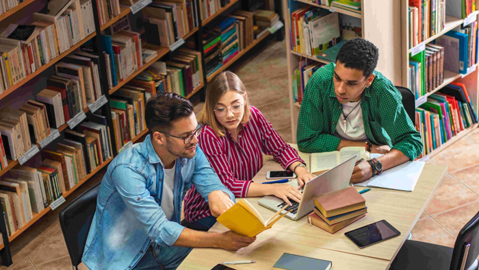 Nghiên cứu: AI lấy đi việc làm của thanh niên