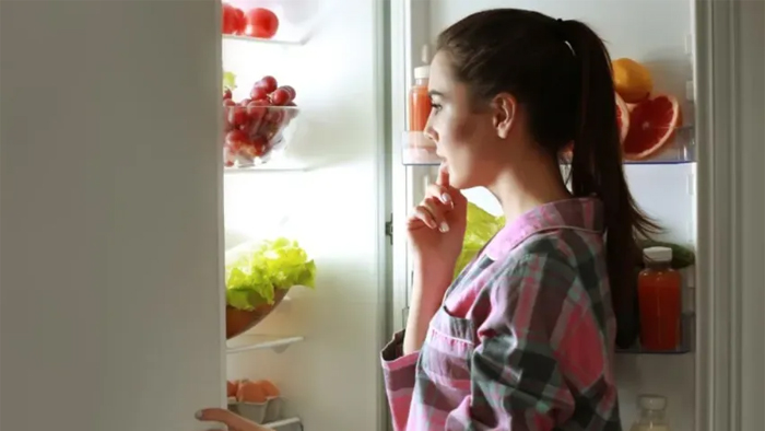 5 lý do khiến bạn thèm ăn trước khi đi ngủ