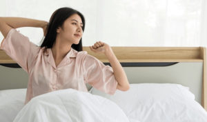 Tại sao bạn thường tỉnh dậy sớm hơn vài phút so với chuông báo thức?