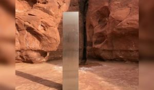 Bí ẩn khoa học: Trụ cột bí ẩn giữa hoang mạc Mỹ, viên đá trăm triệu tuổi chứa ốc vít