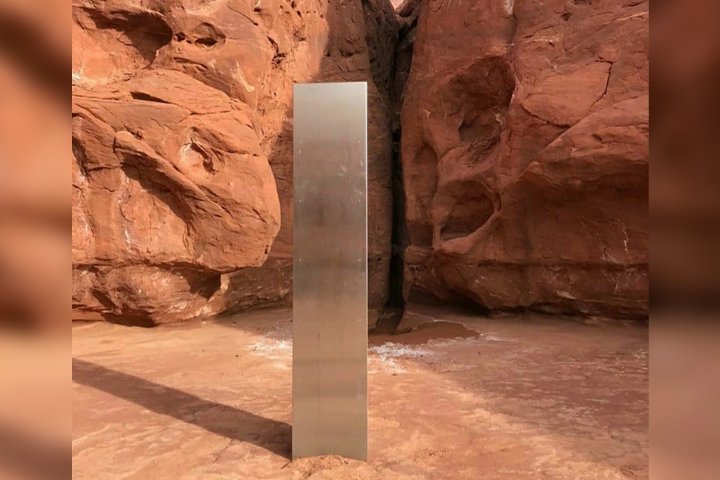 Trụ cột bí ẩn vừa được tìm thấy tại sa mạc miền tây Mỹ khơi dậy trí tưởng tượng và sự tò mò của nhiều người