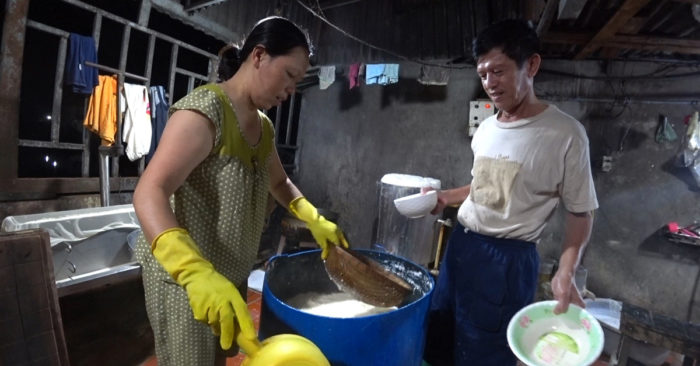 Bà chủ quầy đậu không thạch cao: “Mình muốn tự tin nhìn mặt khách hàng”