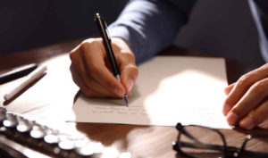 Những lợi ích khi viết tay mà đánh máy không thể có được